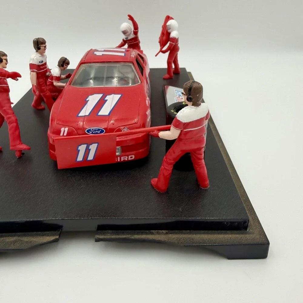 Vintage 1:24 Bill Elliott #11 NASCAR‎ Pit Stop Diorama Racing Champions
